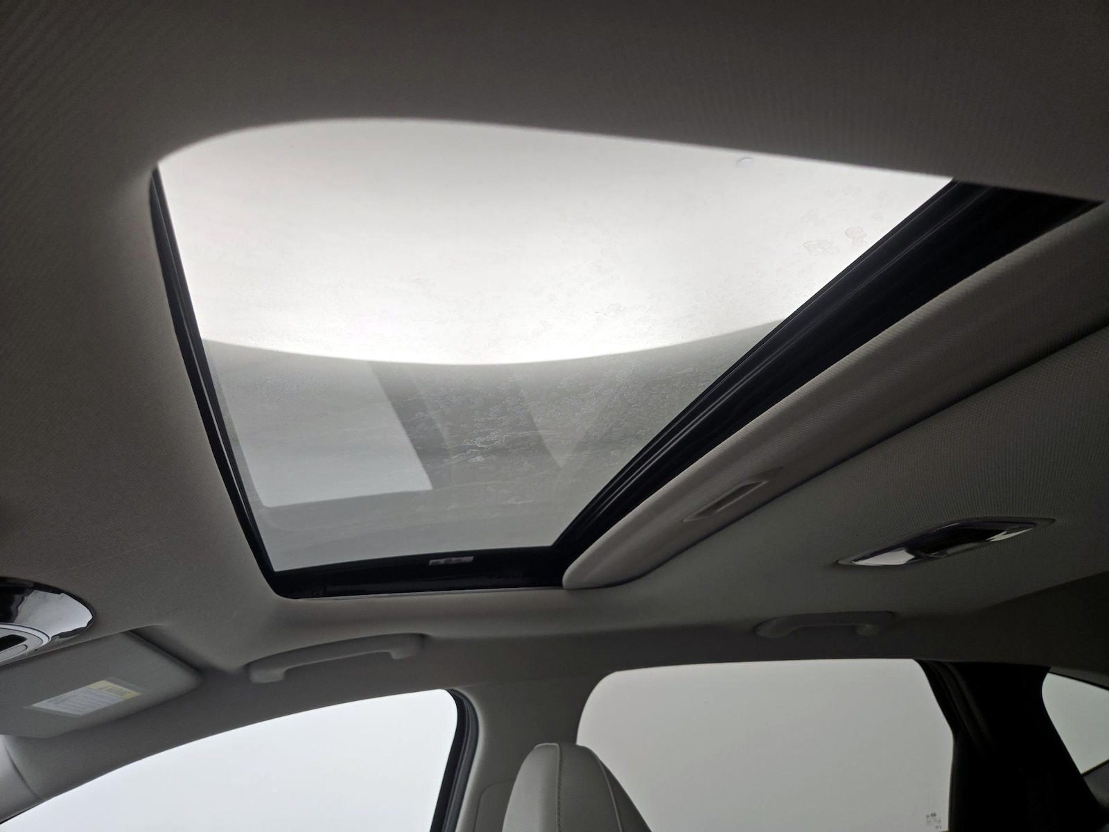 Sunroof(s) & Overhead Airbags
