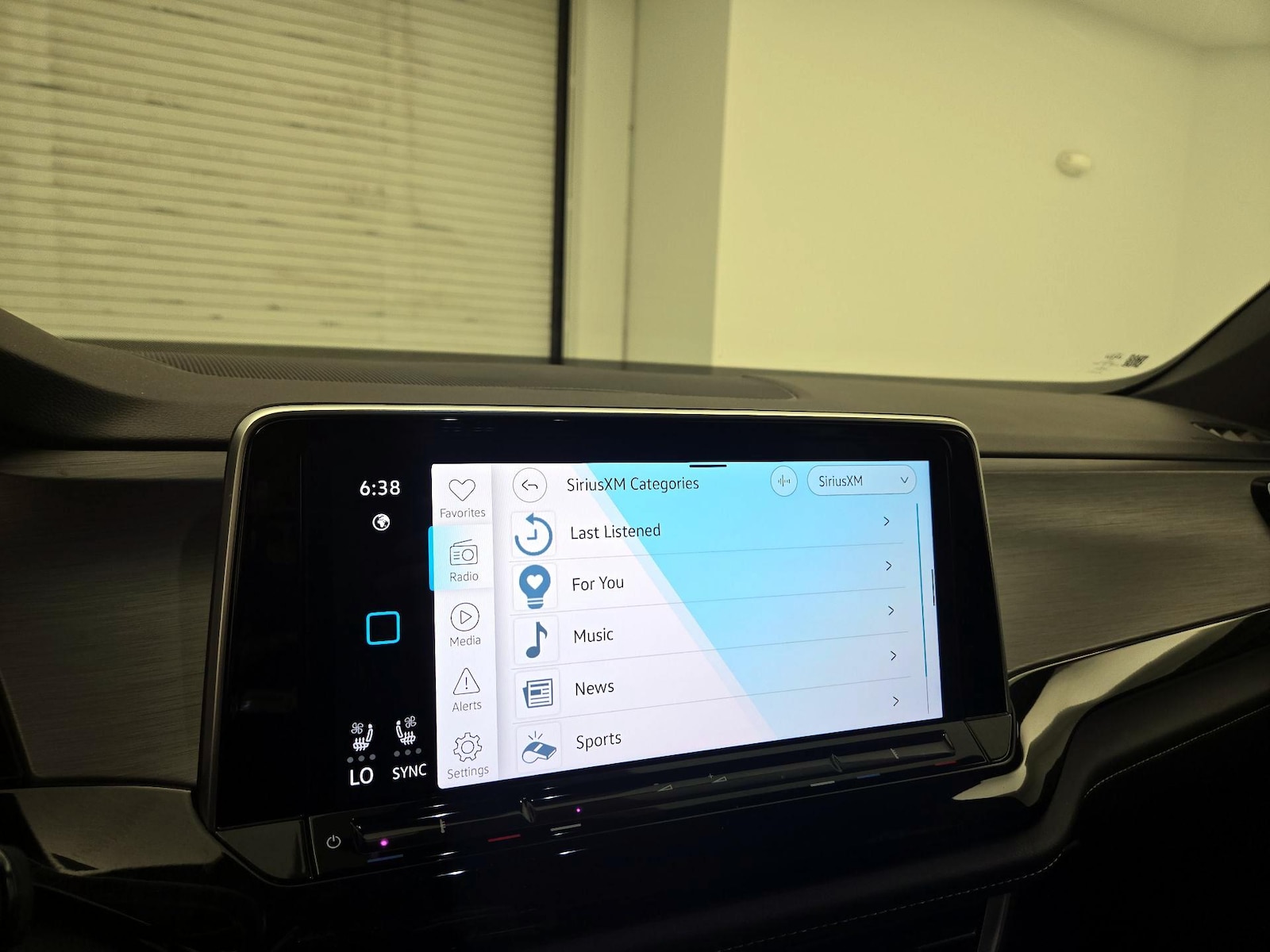 2025 Volkswagen Atlas Cross Sport SE w/Tech - Photo 16