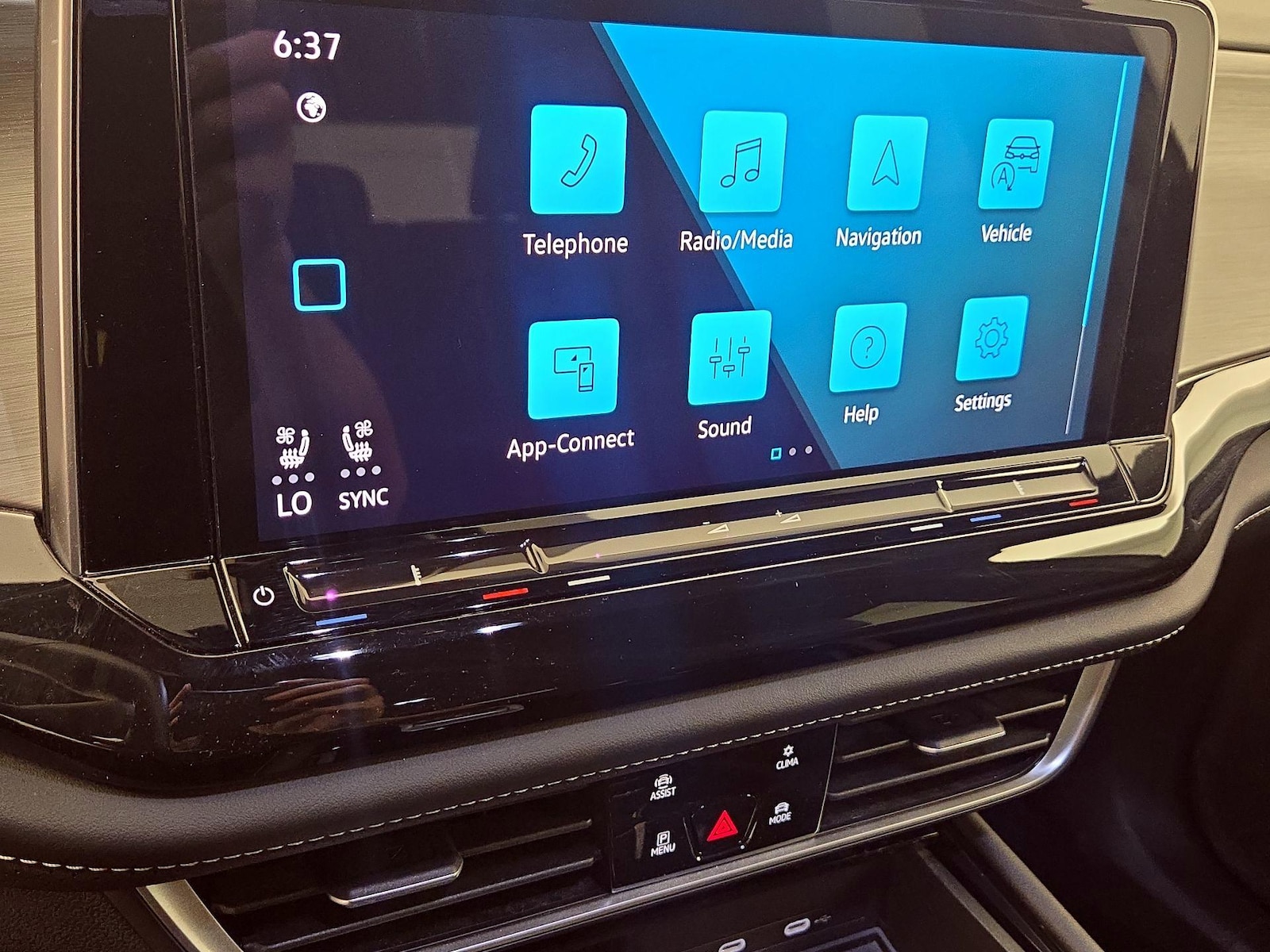 2025 Volkswagen Atlas Cross Sport SE w/Tech - Photo 17