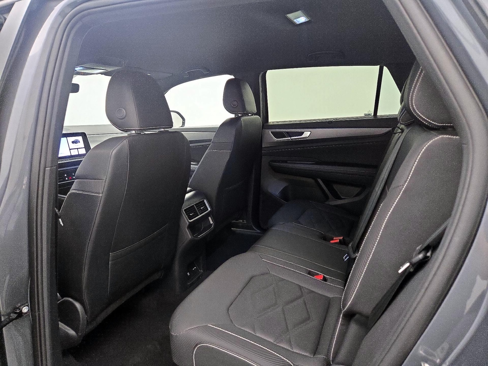 2025 Volkswagen Atlas Cross Sport SE w/Tech - Photo 20