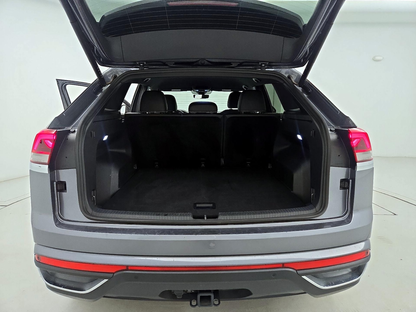 2025 Volkswagen Atlas Cross Sport SE w/Tech - Photo 21