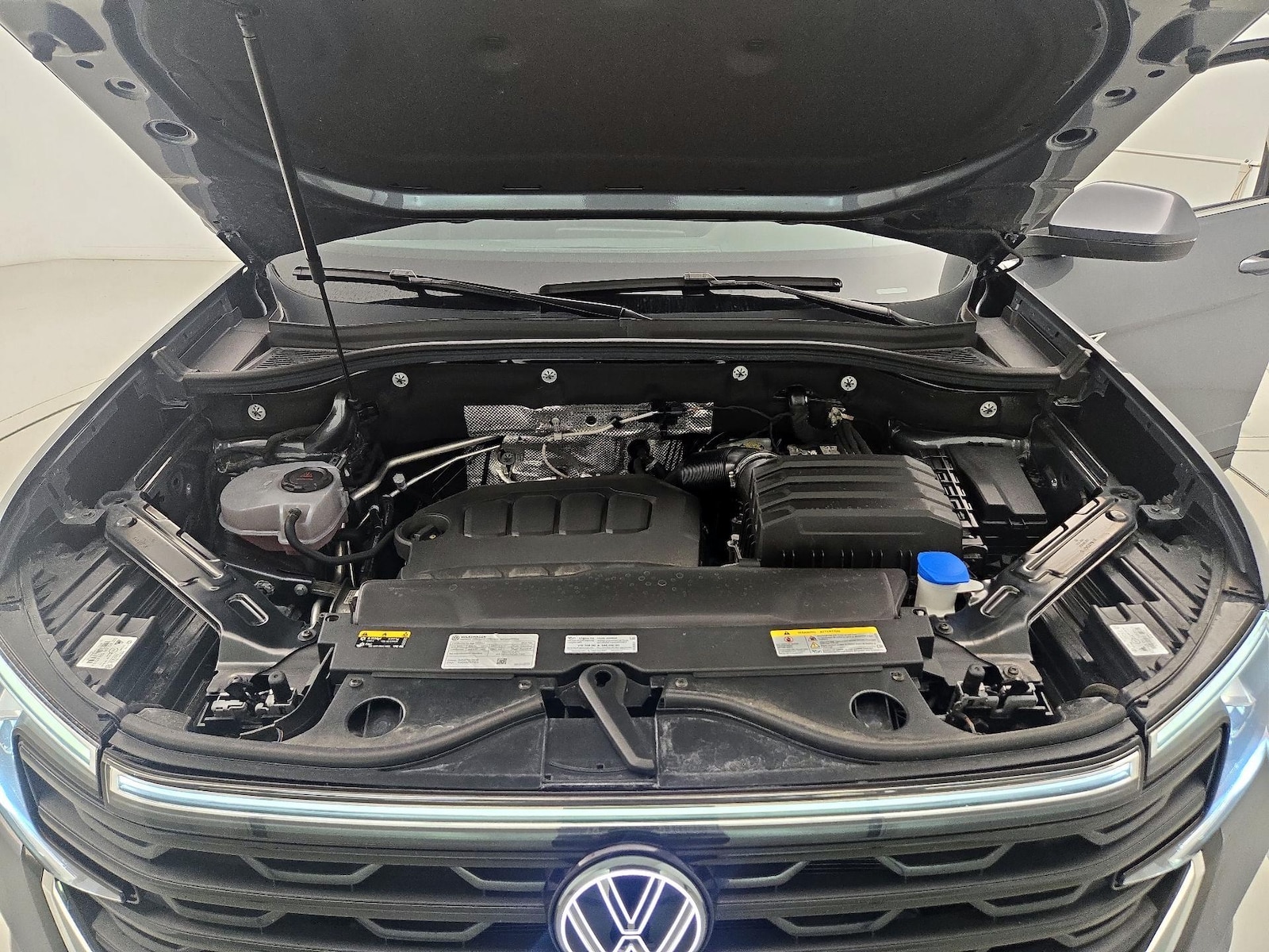 2025 Volkswagen Atlas Cross Sport SE w/Tech - Photo 22