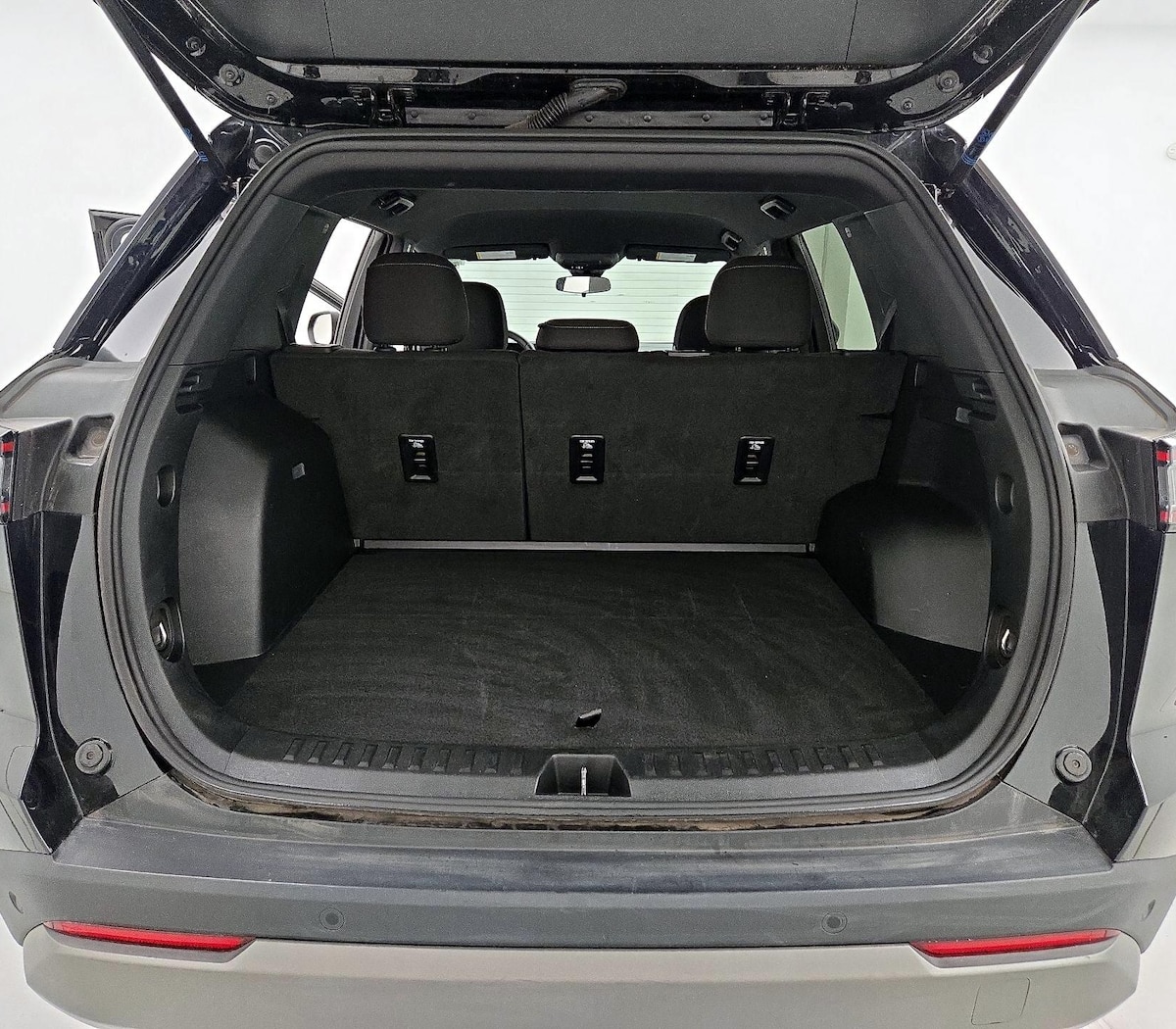 Trunk/Cargo (Seats Up)