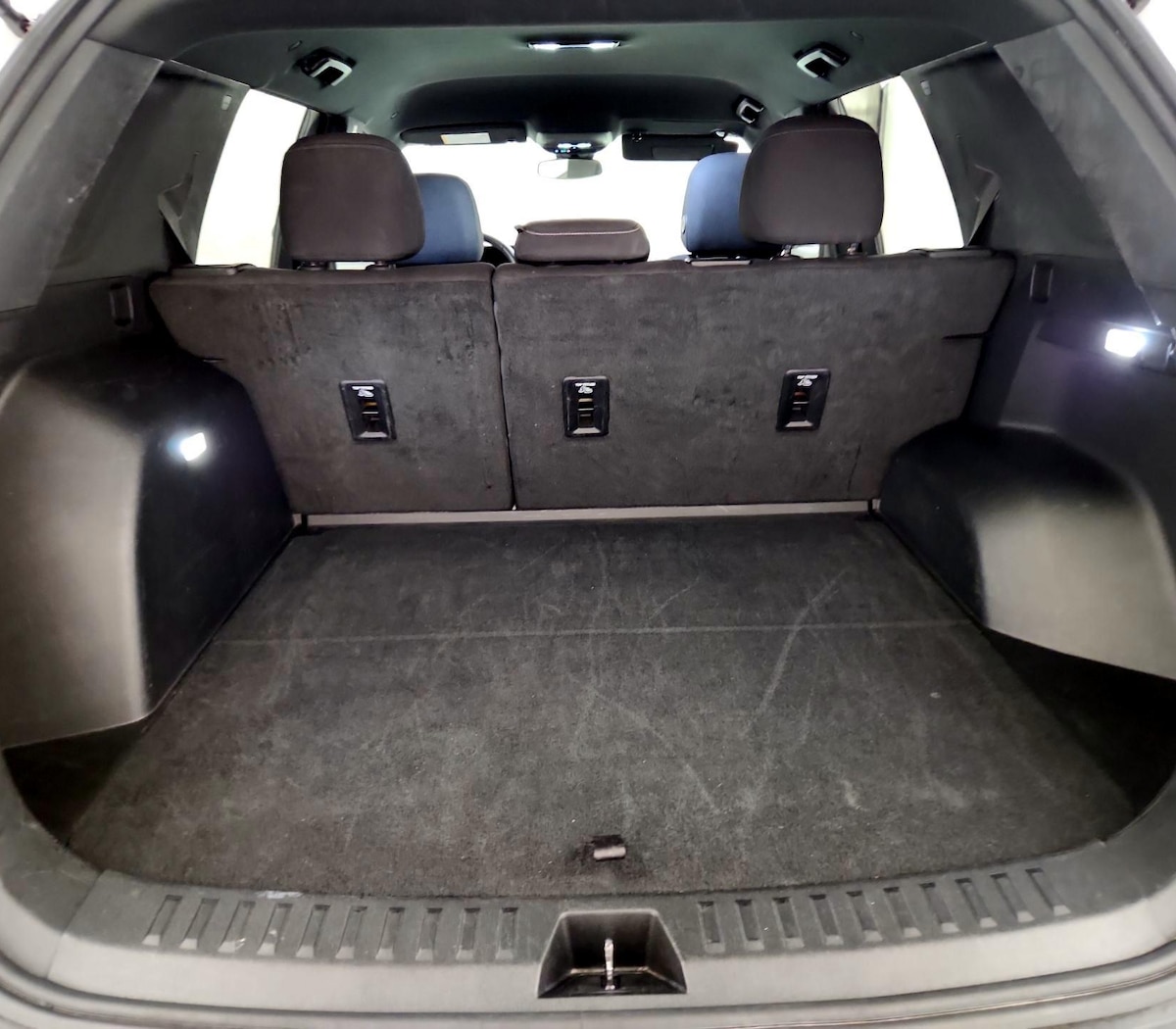 Trunk/Cargo (Seats Up)