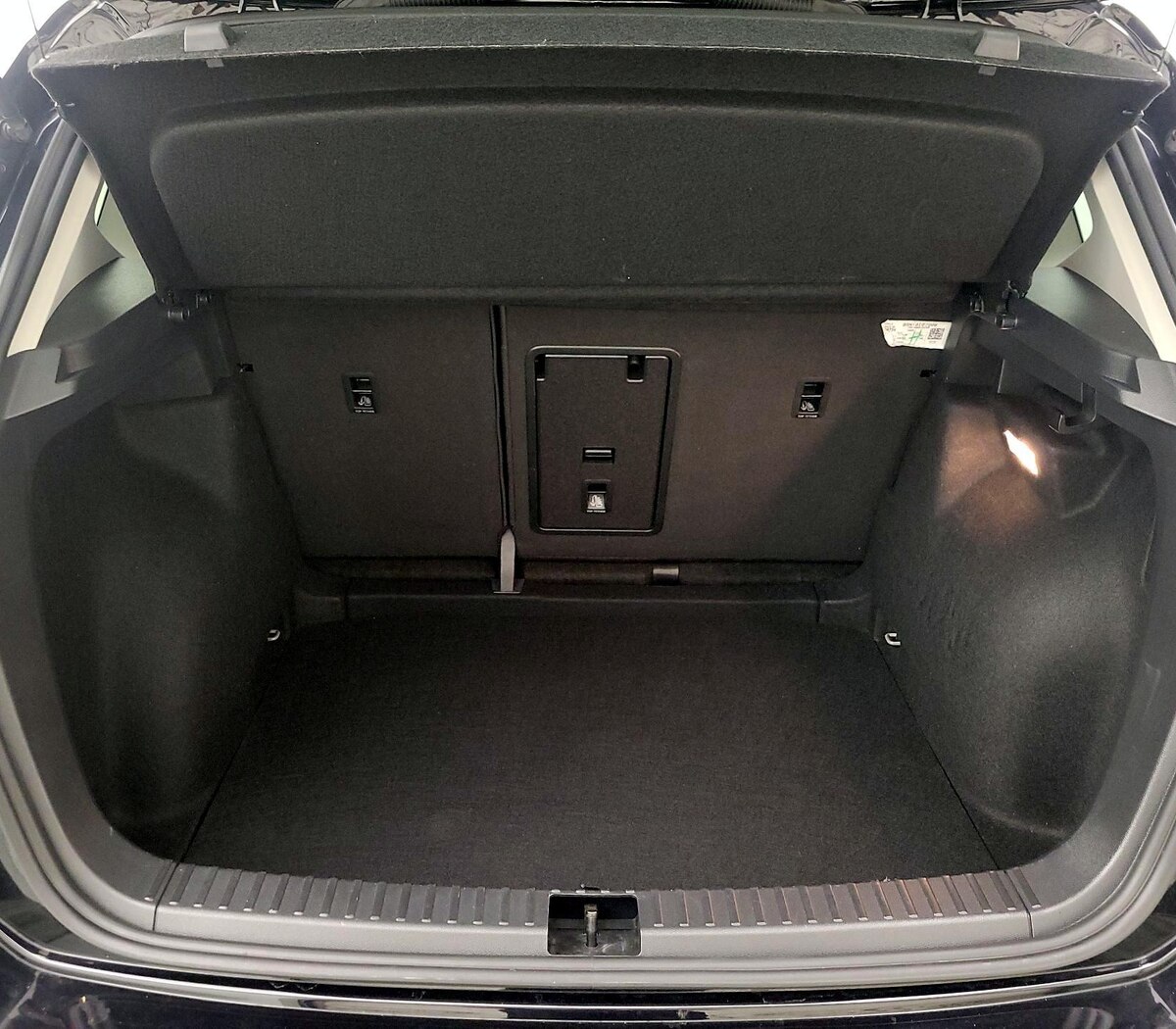 Trunk/Cargo (Seats Up)