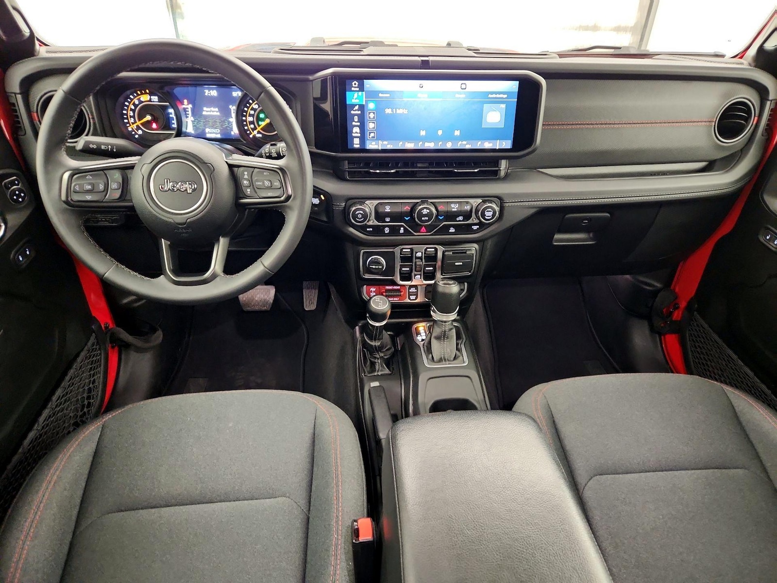 Apple CarPlay® & Android Auto™