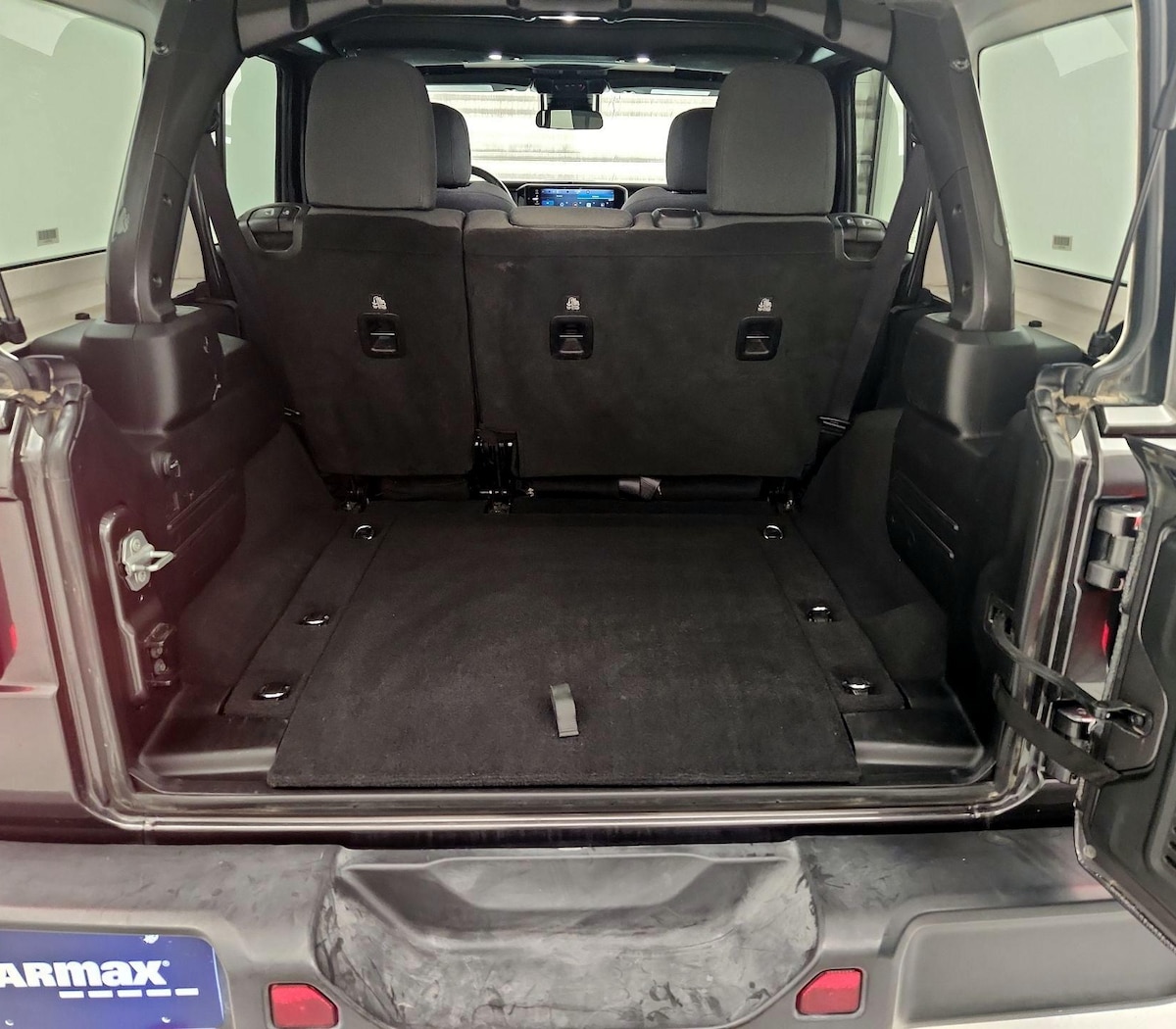 Trunk/Cargo (Seats Up)