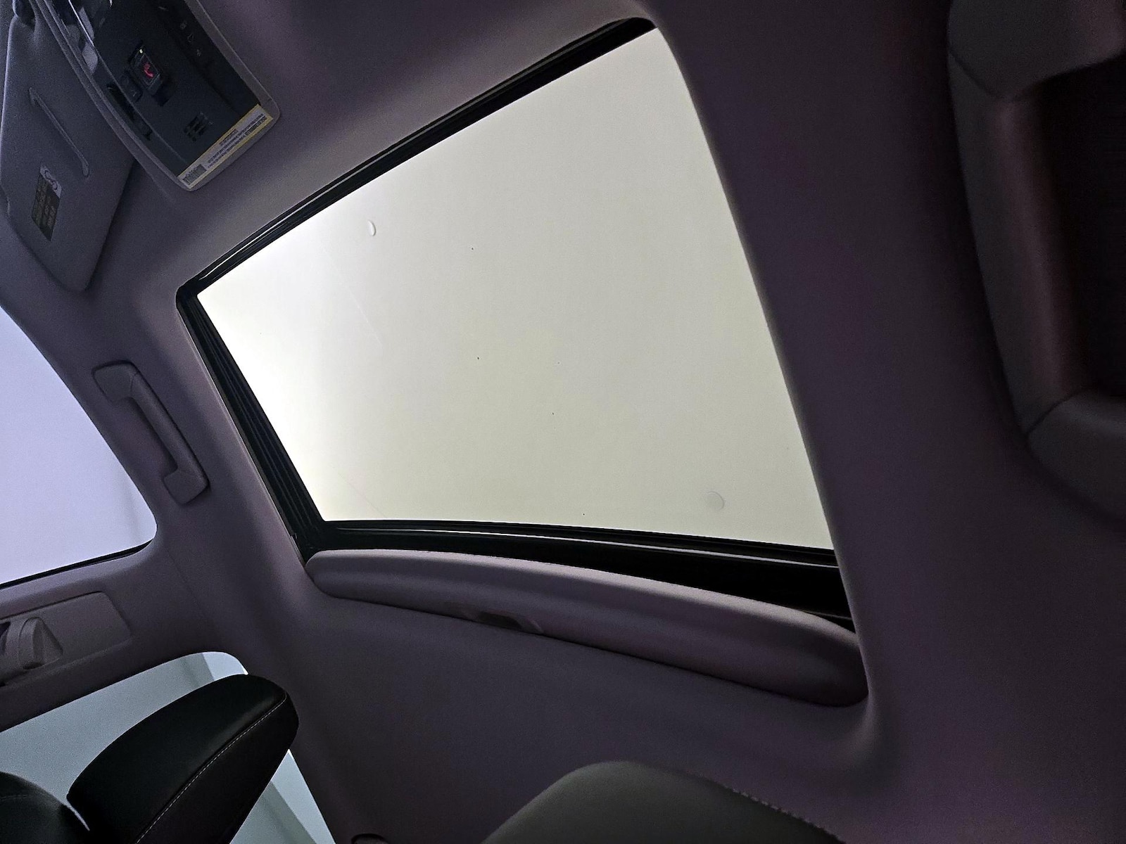 Sunroof(s) & Overhead Airbags