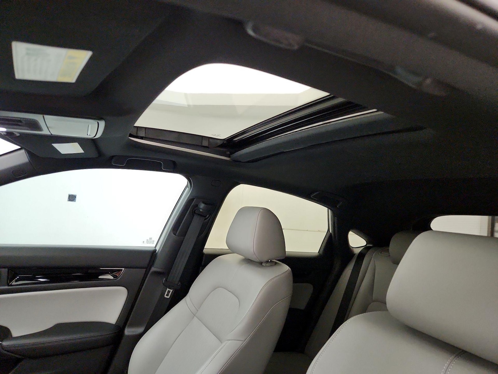 Sunroof(s) & Overhead Airbags