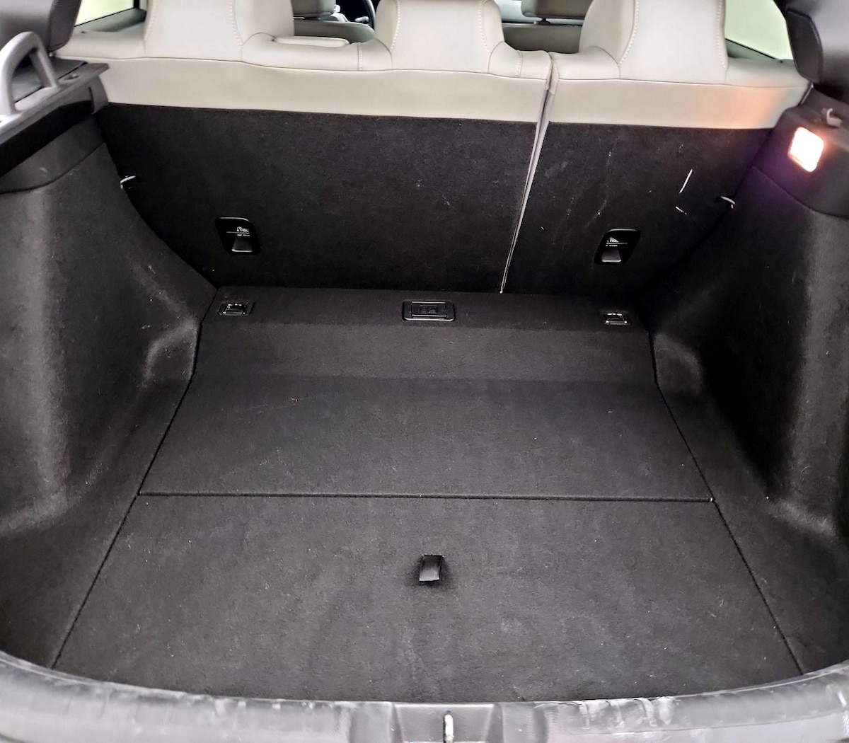 Trunk/Cargo (Seats Up)