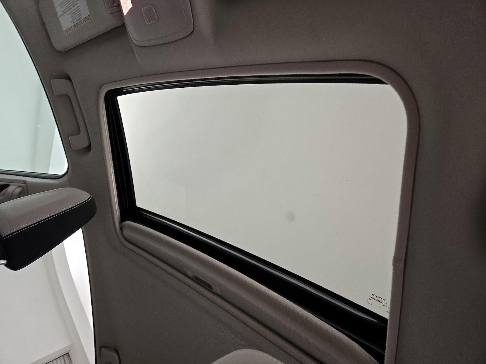 Sunroof(s) & Overhead Airbags