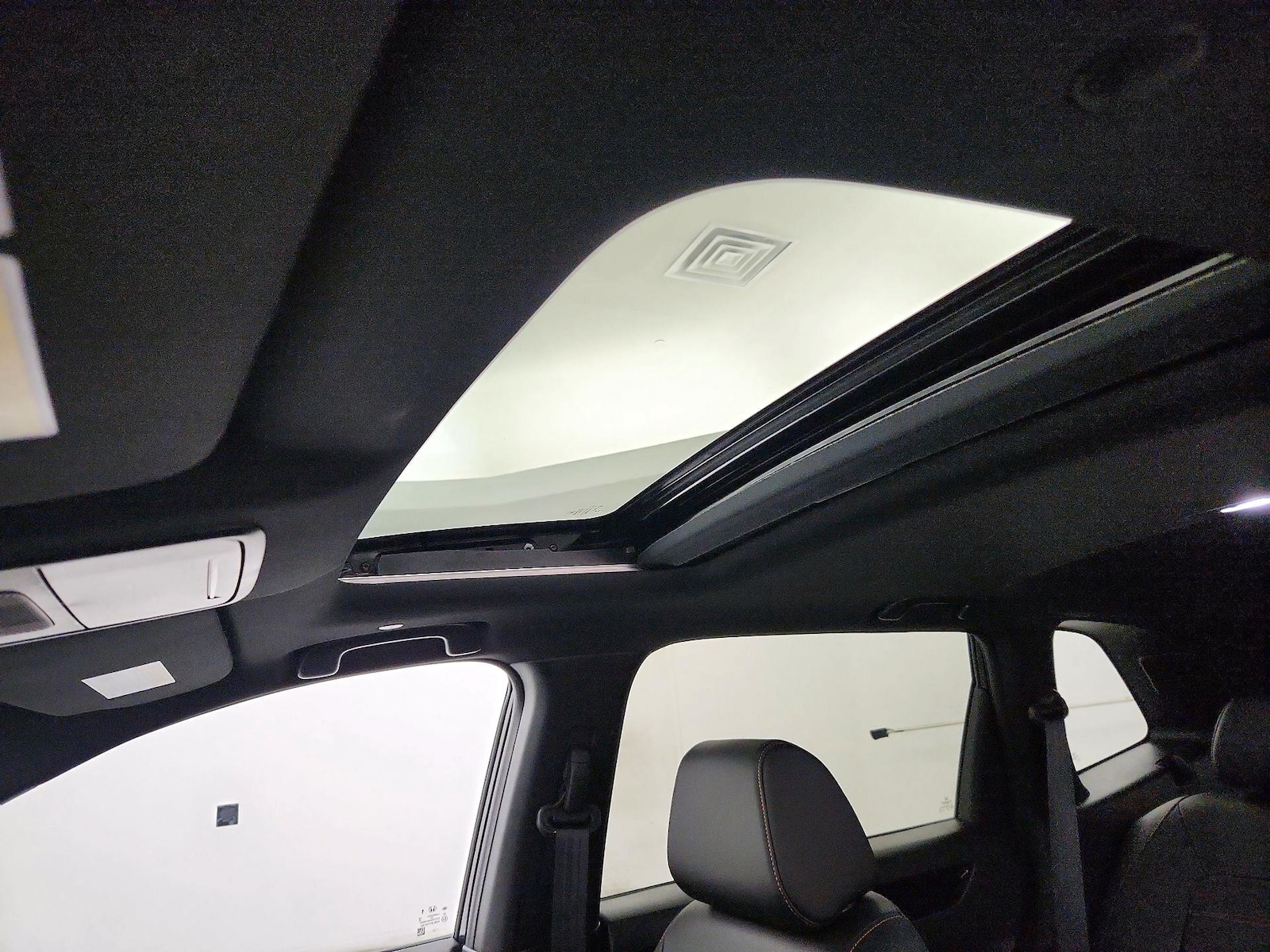 Sunroof(s) & Overhead Airbags