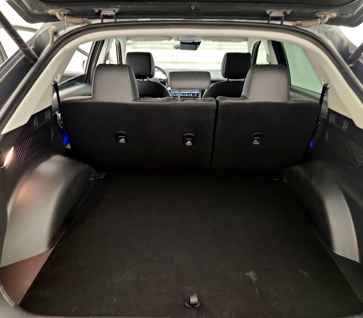 Trunk/Cargo (Seats Up)