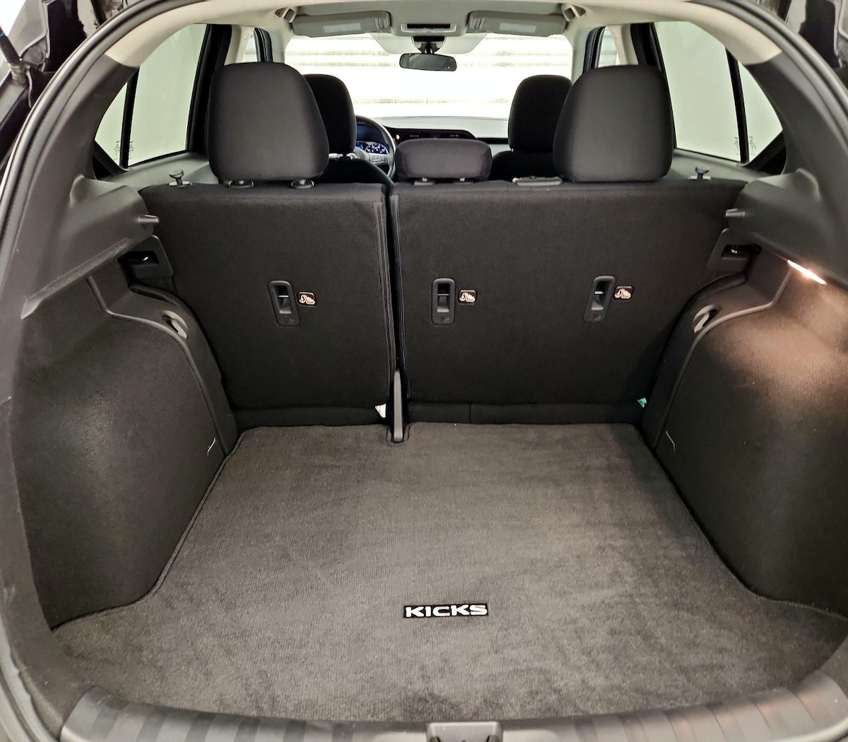 Trunk/Cargo (Seats Up)