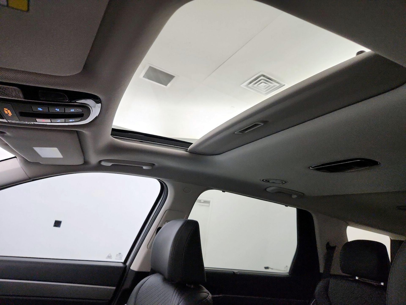 Sunroof(s) & Overhead Airbags