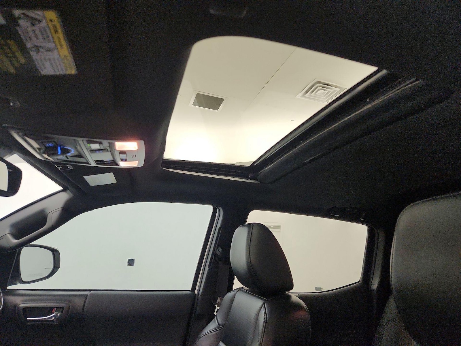 Sunroof(s) & Overhead Airbags