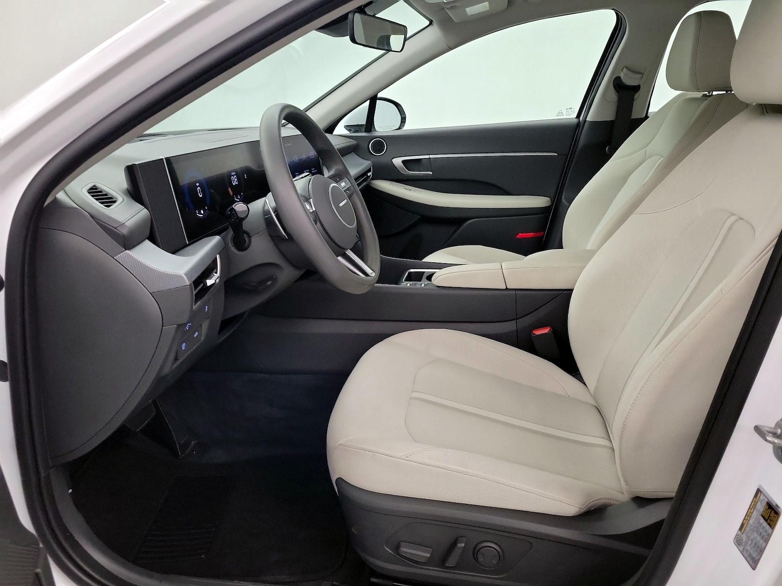 2025 Hyundai Sonata SEL - Photo 12