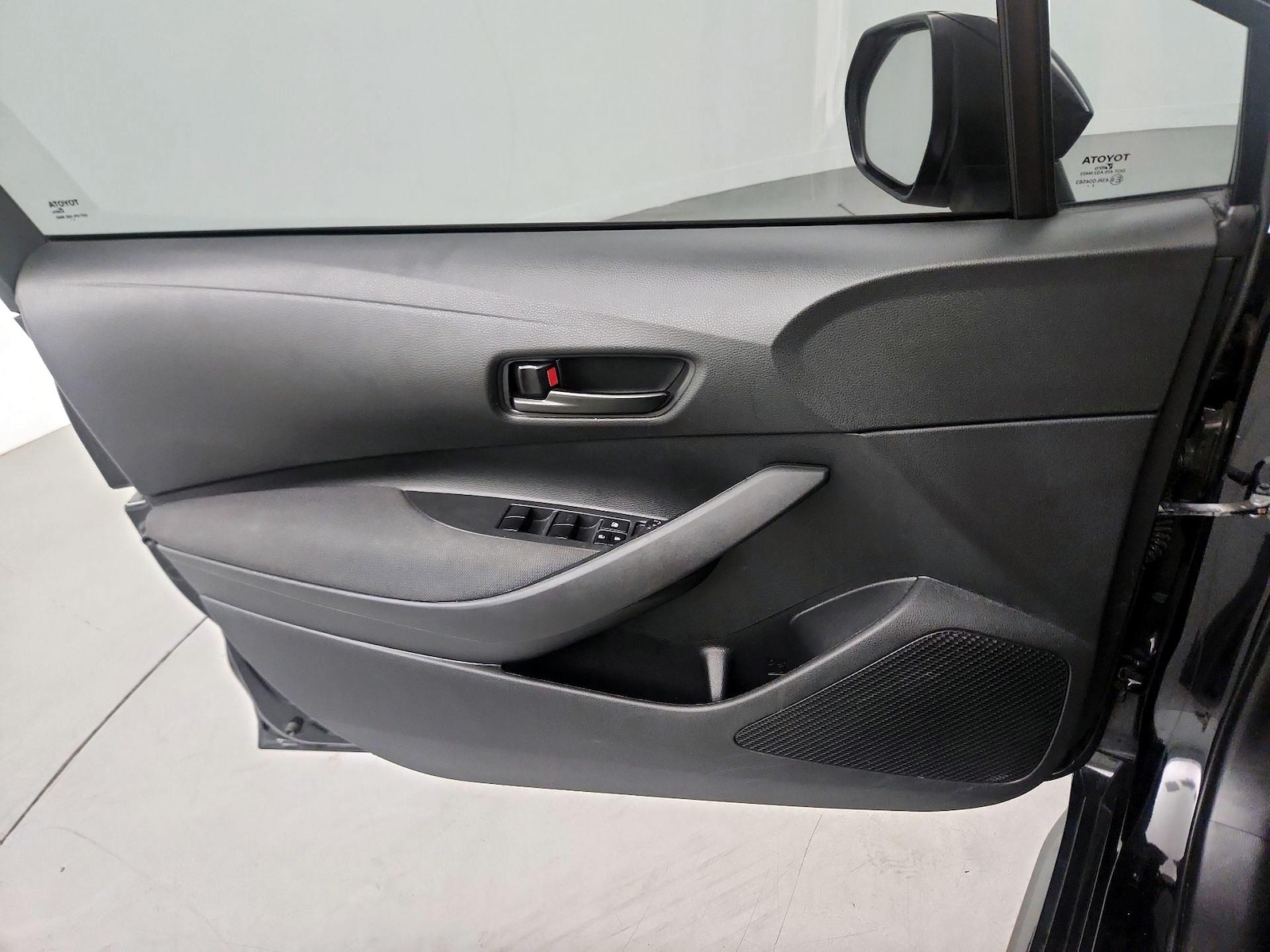 2024 Toyota Corolla LE - Photo 11