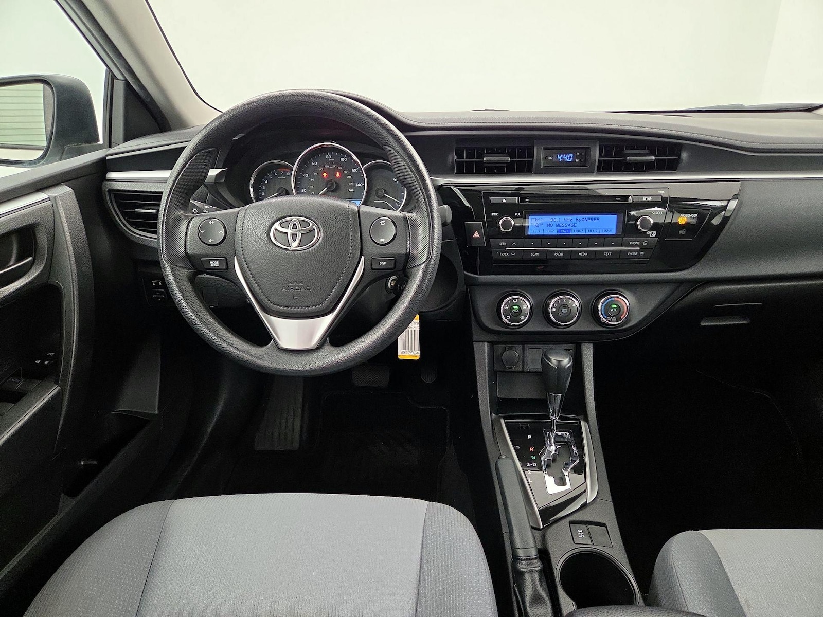2015 Toyota Corolla L - Photo 11