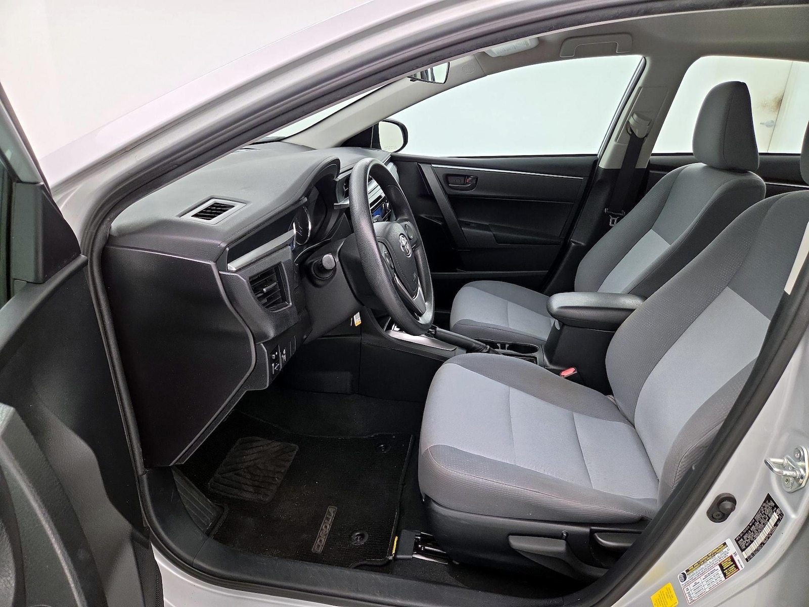 2015 Toyota Corolla L - Photo 12