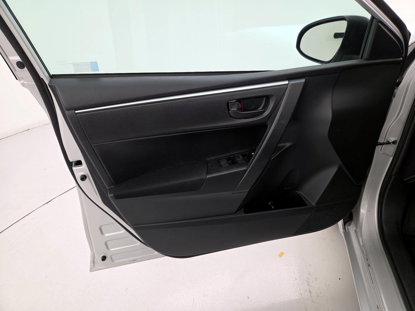 2015 Toyota Corolla L - Photo 13