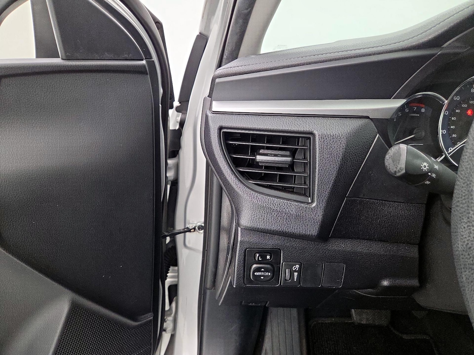 2015 Toyota Corolla L - Photo 14