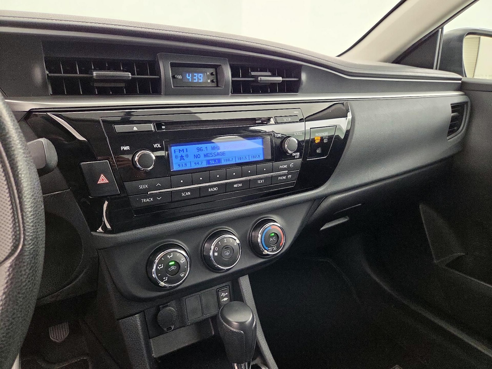 2015 Toyota Corolla L - Photo 15
