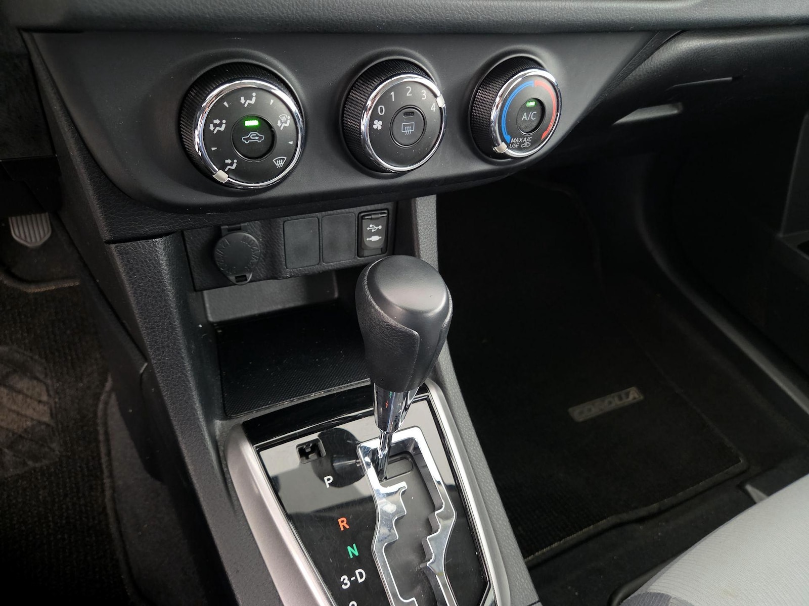 2015 Toyota Corolla L - Photo 16
