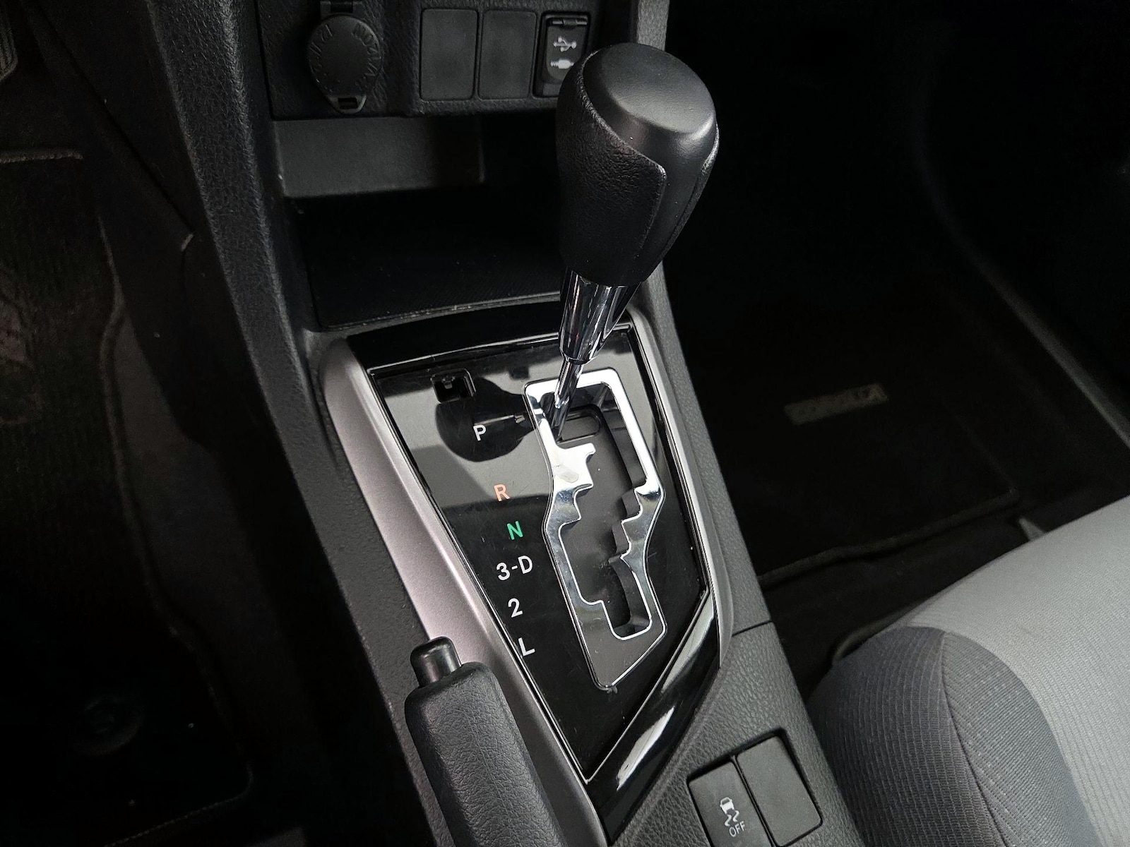 2015 Toyota Corolla L - Photo 17