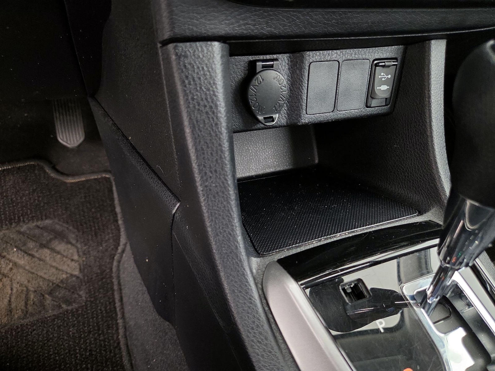 2015 Toyota Corolla L - Photo 18