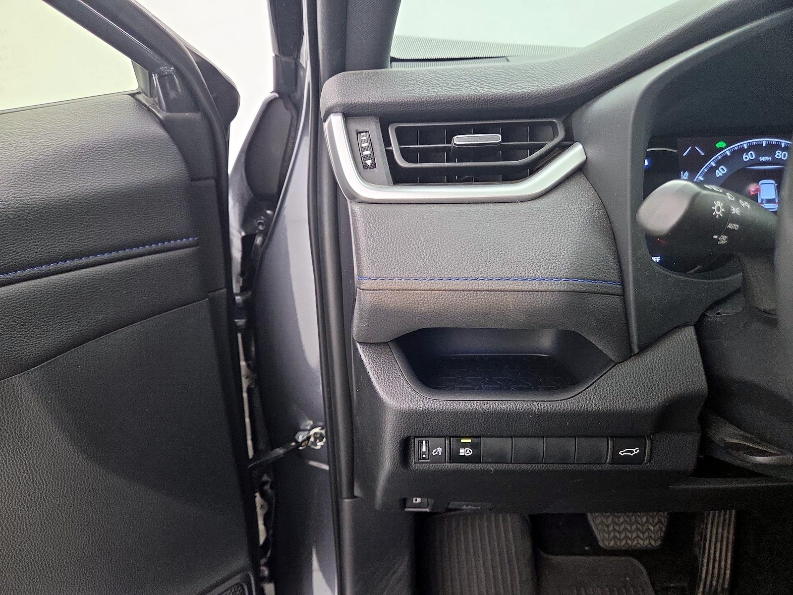 2023 Toyota RAV4 XSE - Photo 14