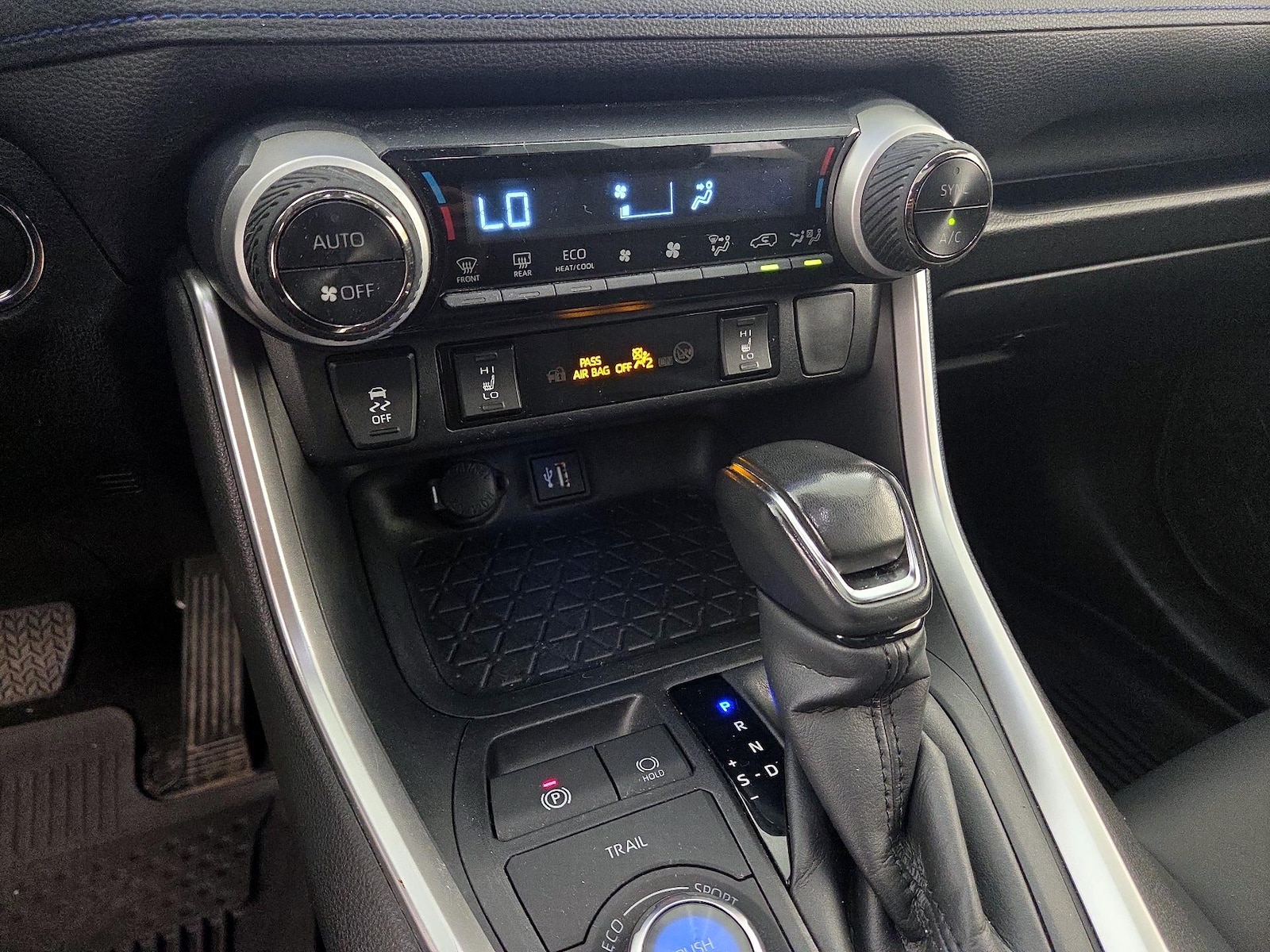 2023 Toyota RAV4 XSE - Photo 17