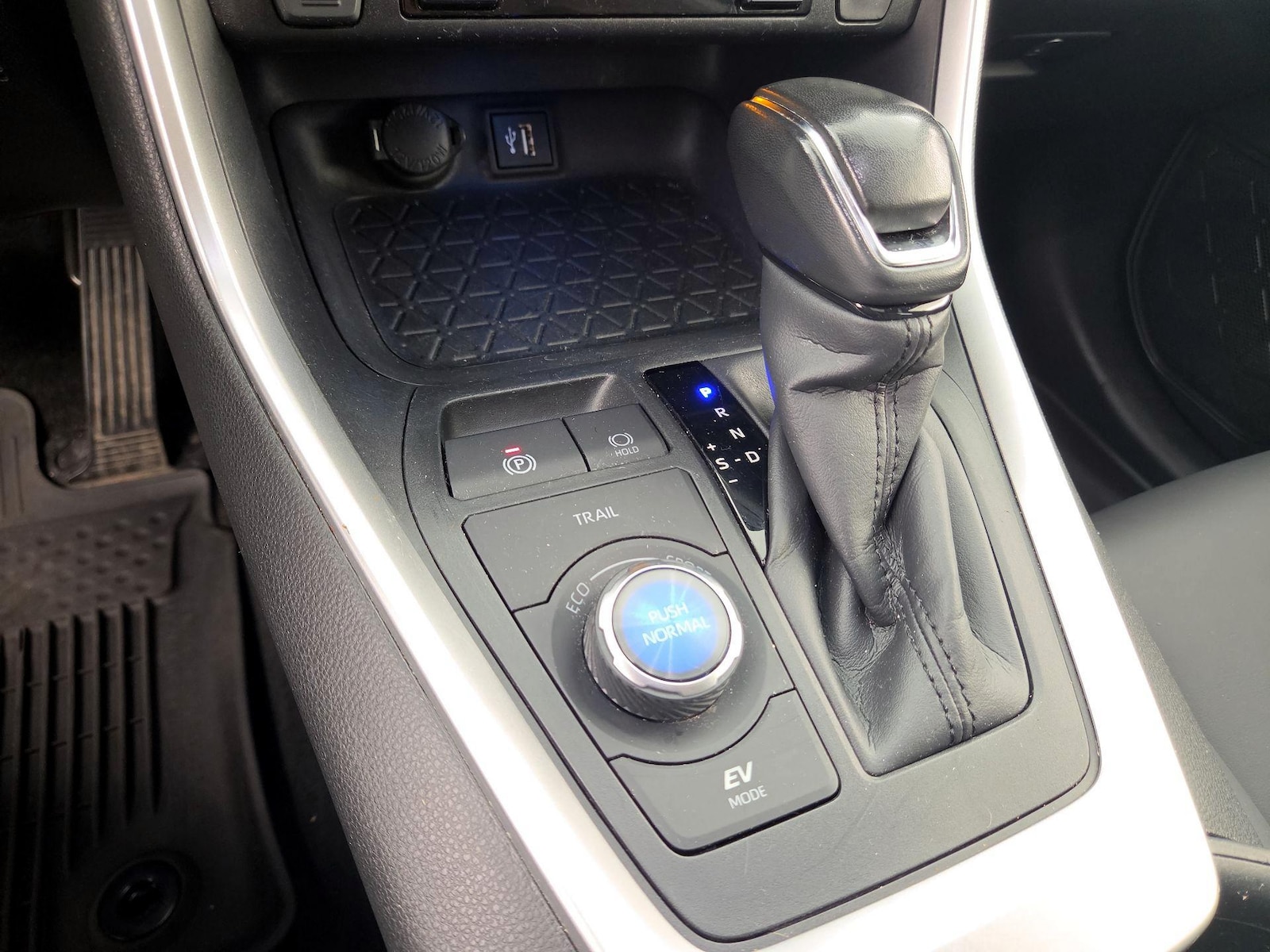 2023 Toyota RAV4 XSE - Photo 18