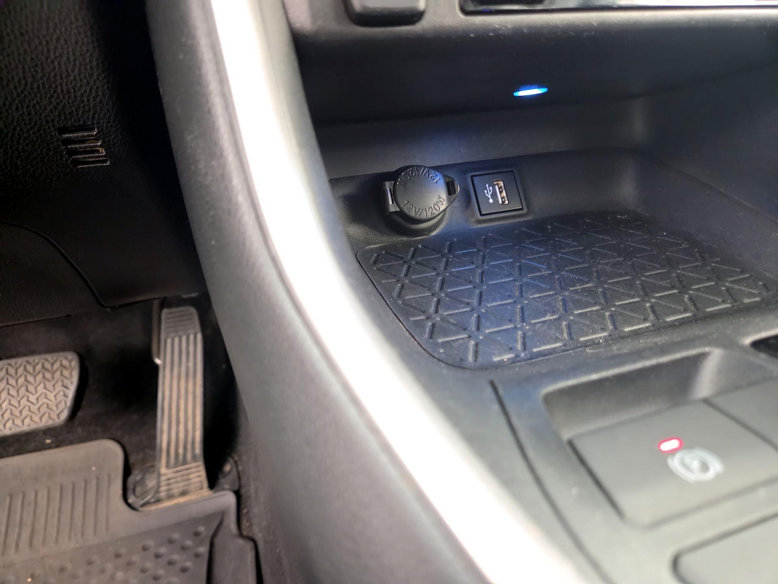2023 Toyota RAV4 XSE - Photo 19