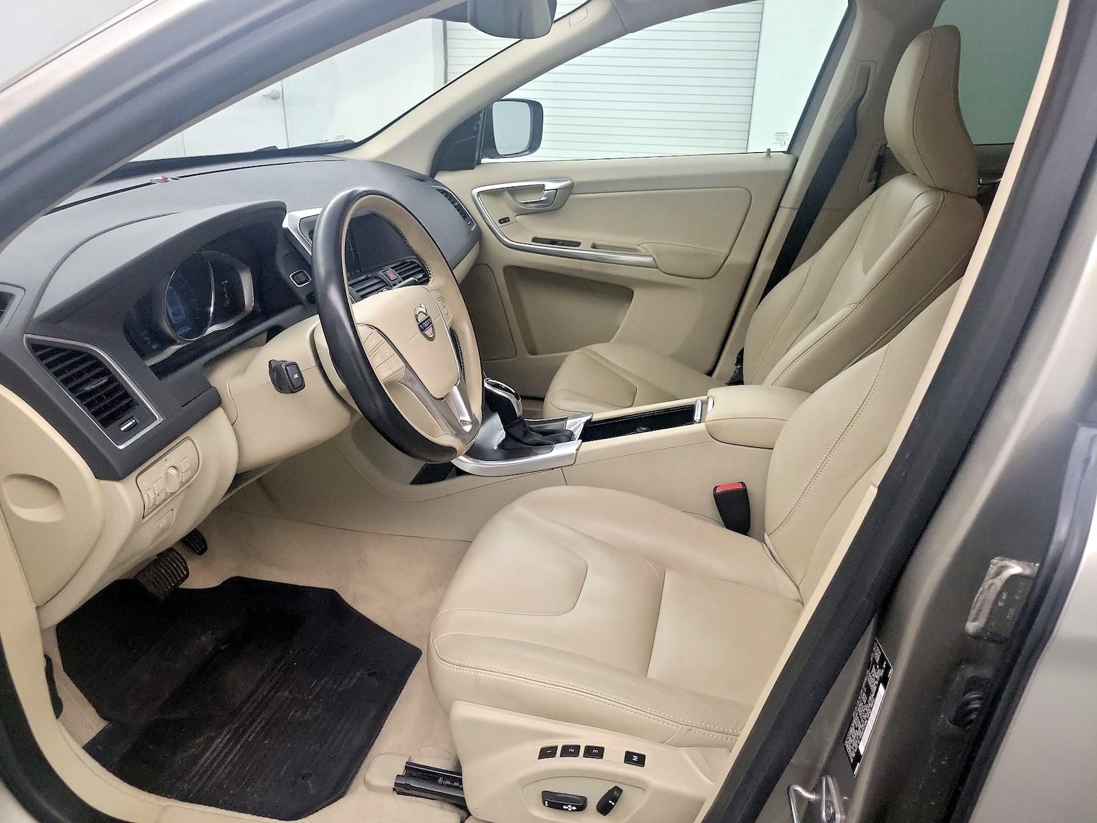2016 Volvo XC60 Premier - Photo 10