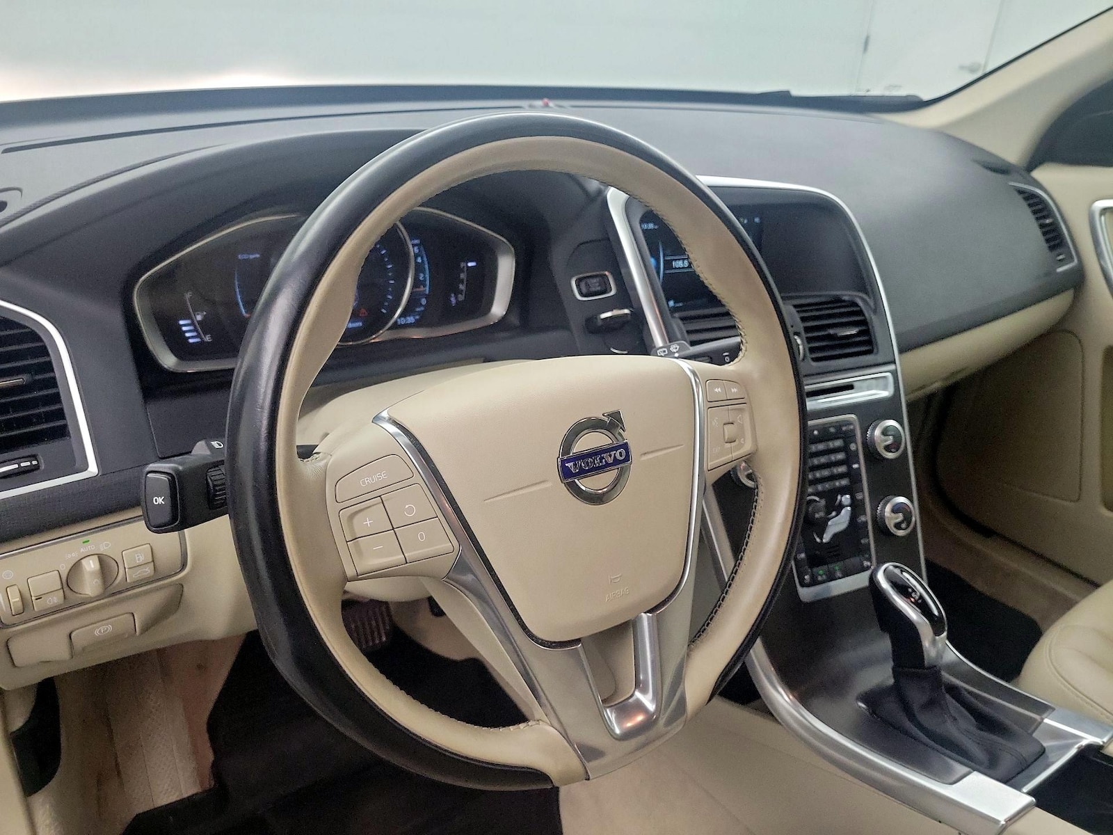2016 Volvo XC60 Premier - Photo 8