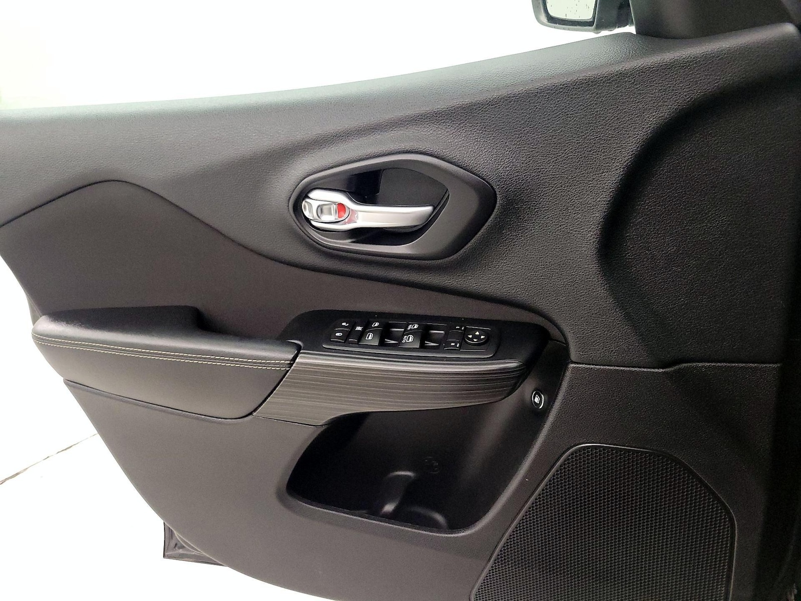 2015 Jeep Cherokee Latitude - Photo 13