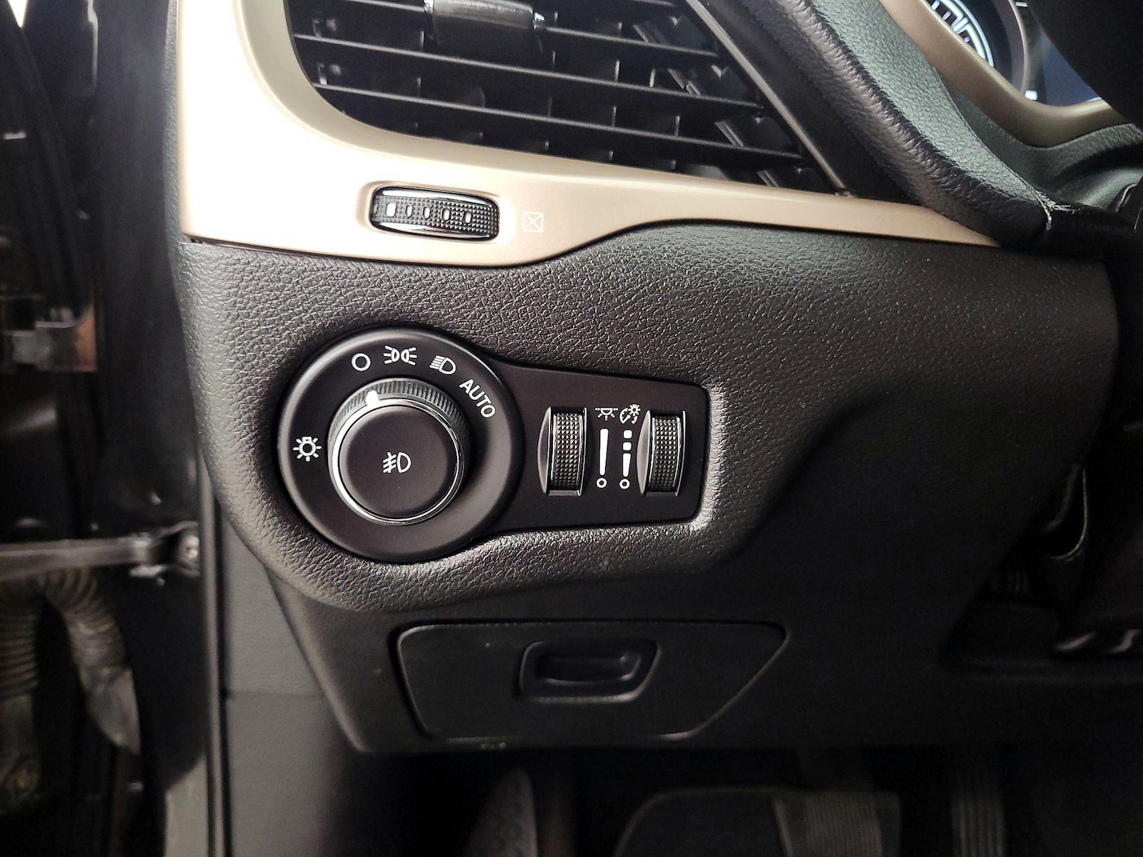 2015 Jeep Cherokee Latitude - Photo 14