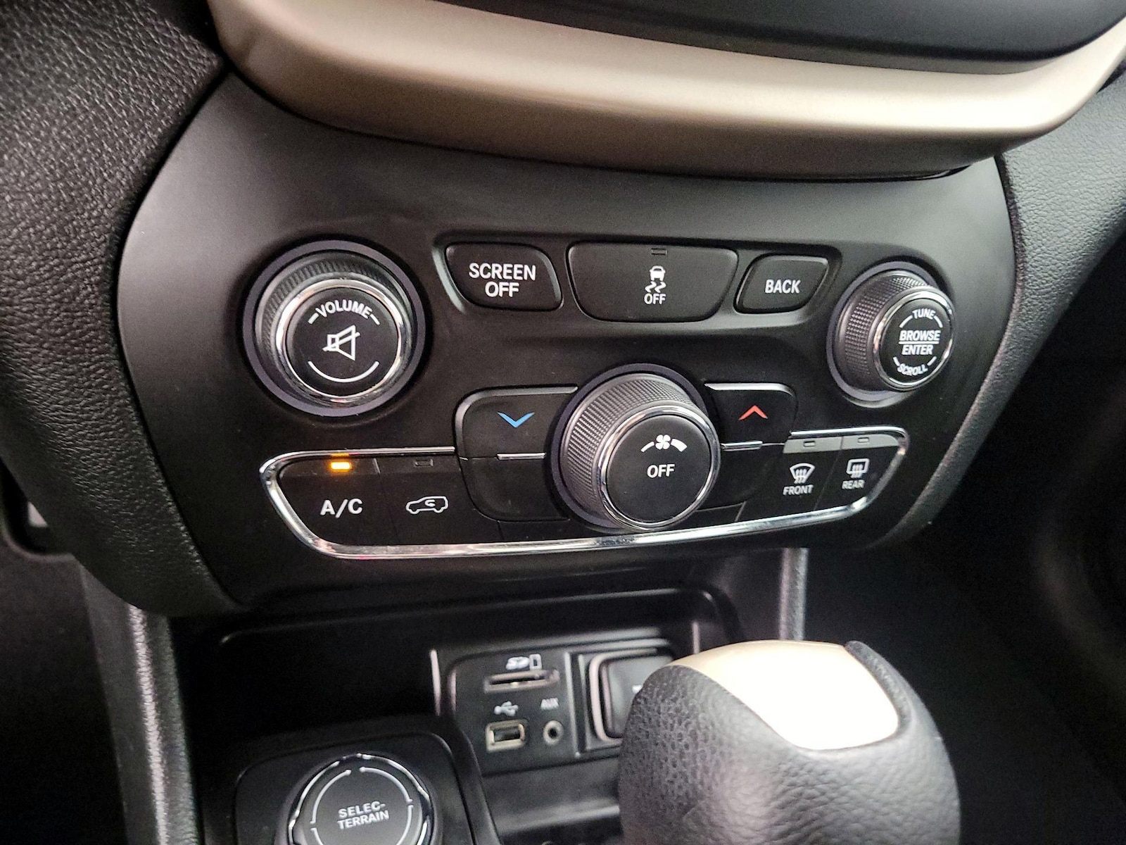 2015 Jeep Cherokee Latitude - Photo 17