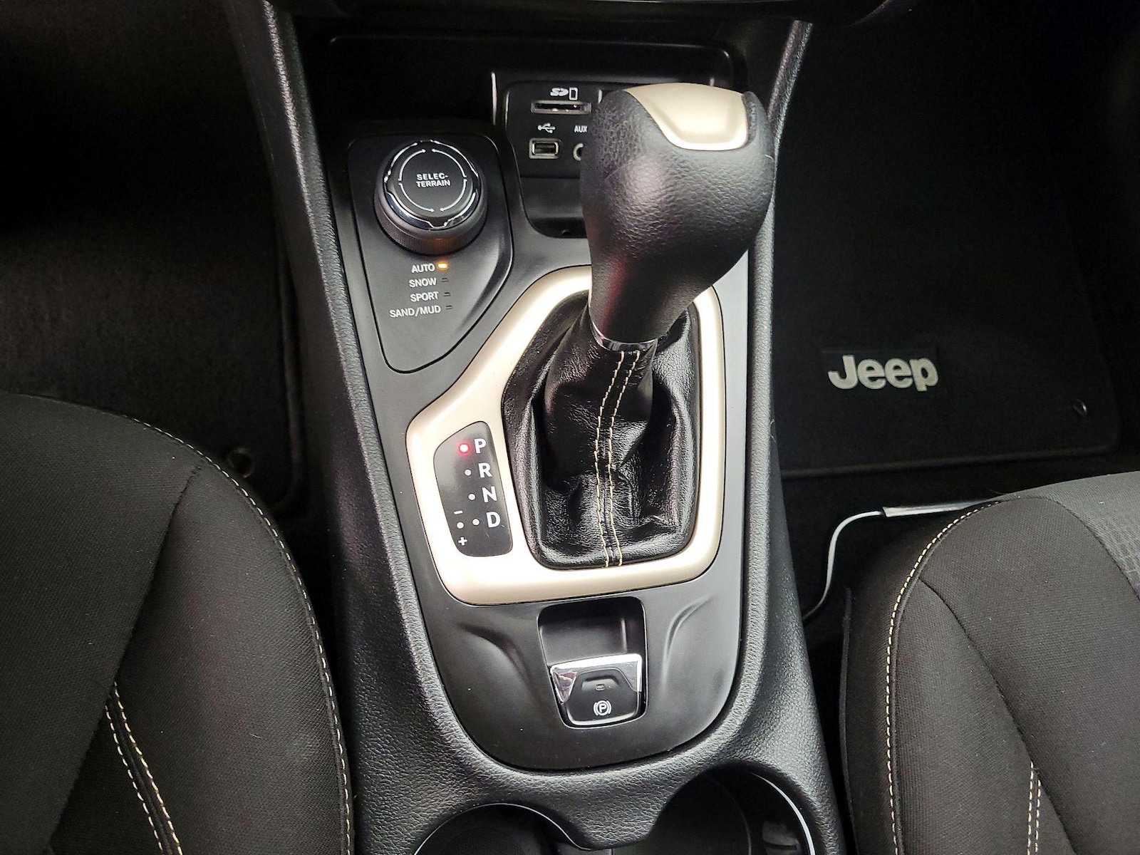 2015 Jeep Cherokee Latitude - Photo 18