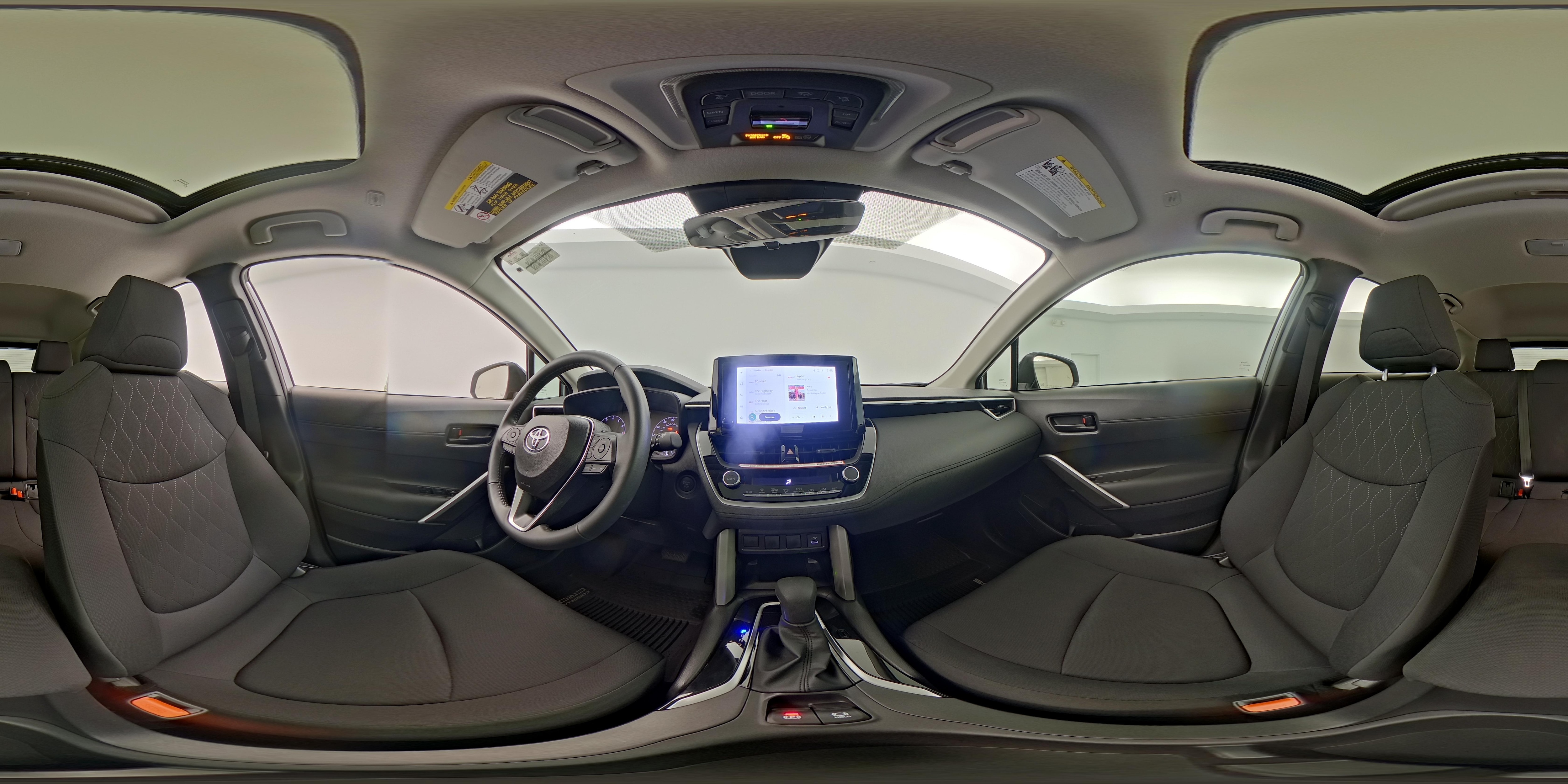 2025 Toyota Corolla Cross LE - Photo 25