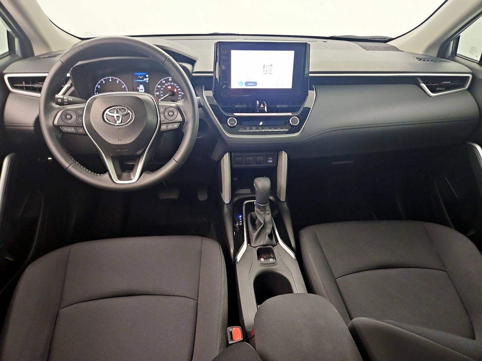 2025 Toyota Corolla Cross LE - Photo 10