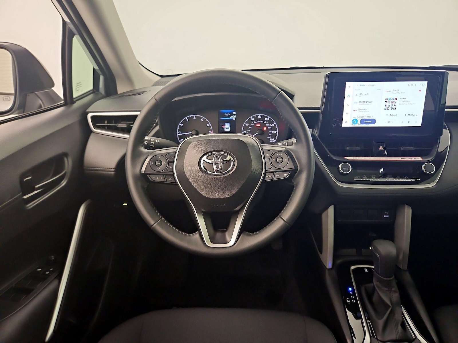 2025 Toyota Corolla Cross LE - Photo 11