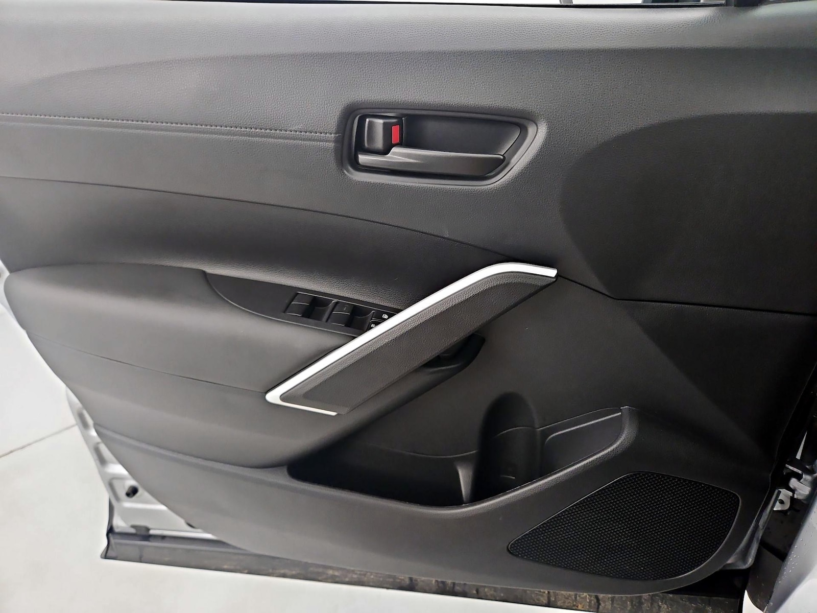 2025 Toyota Corolla Cross LE - Photo 13