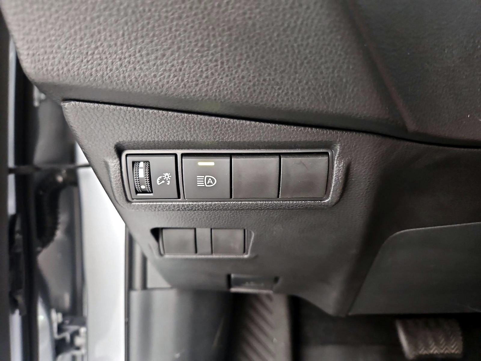 2025 Toyota Corolla Cross LE - Photo 14