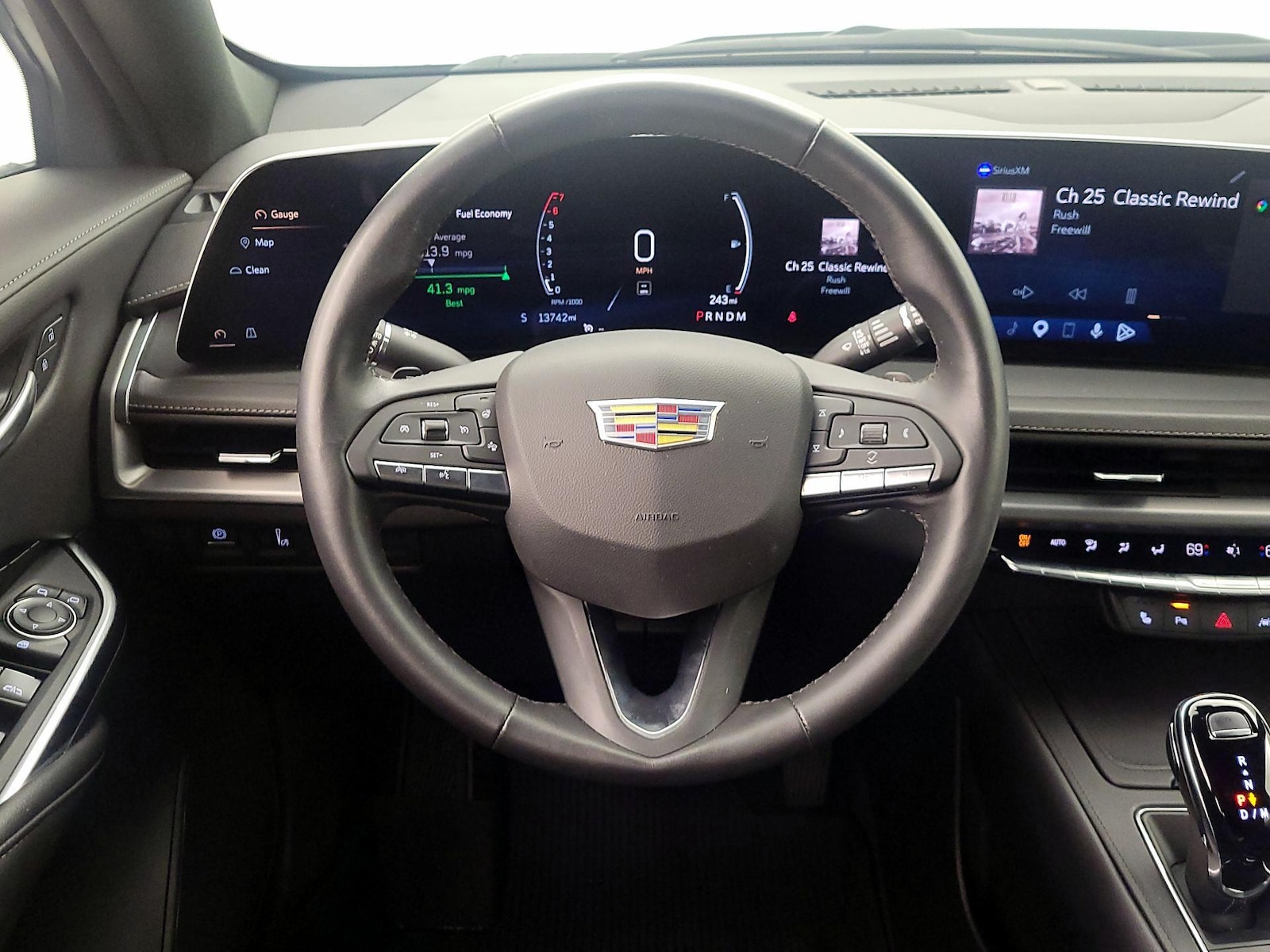 2024 Cadillac XT4 Luxury - Photo 11