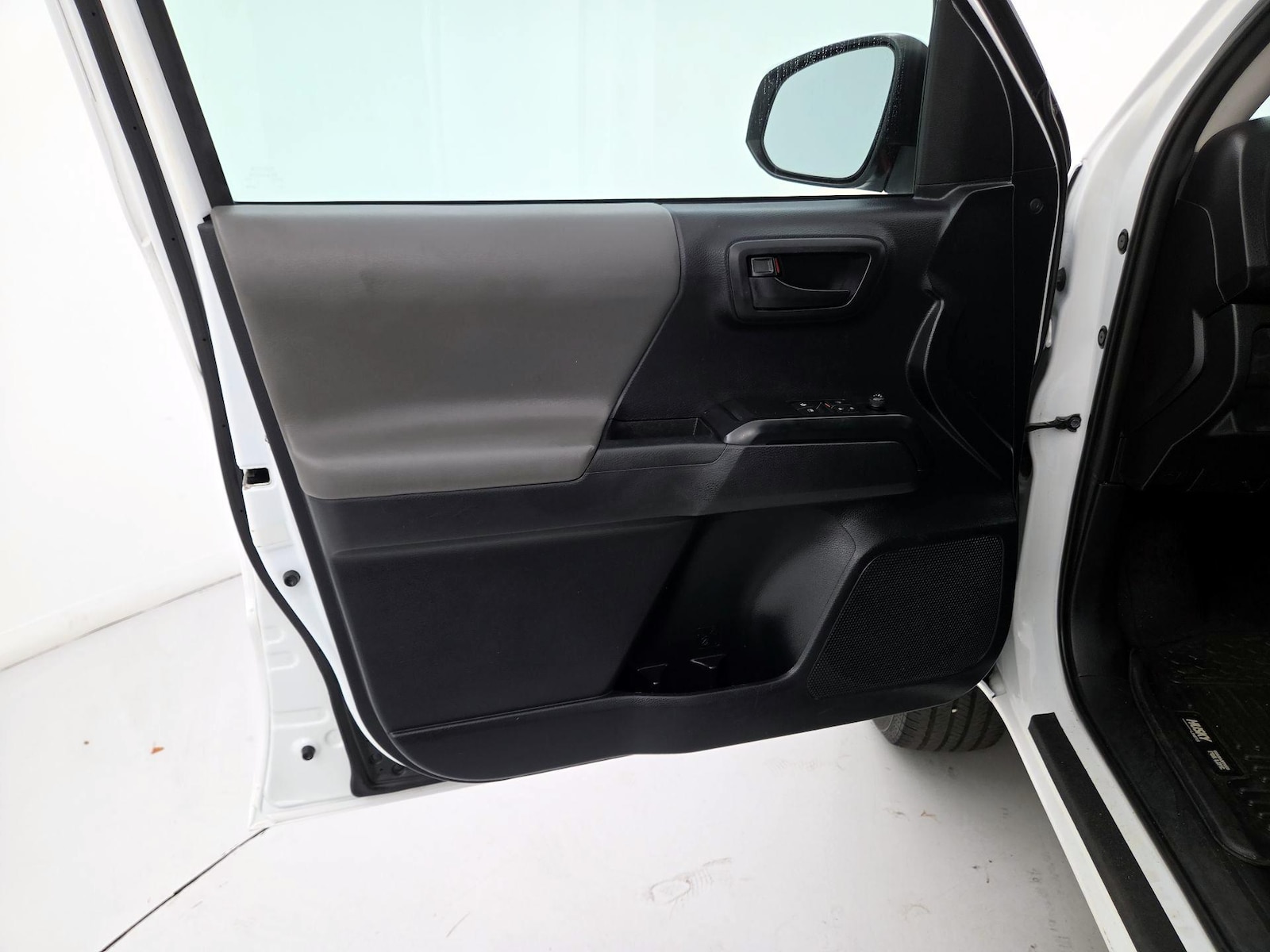2019 Toyota Tacoma SR - Photo 13