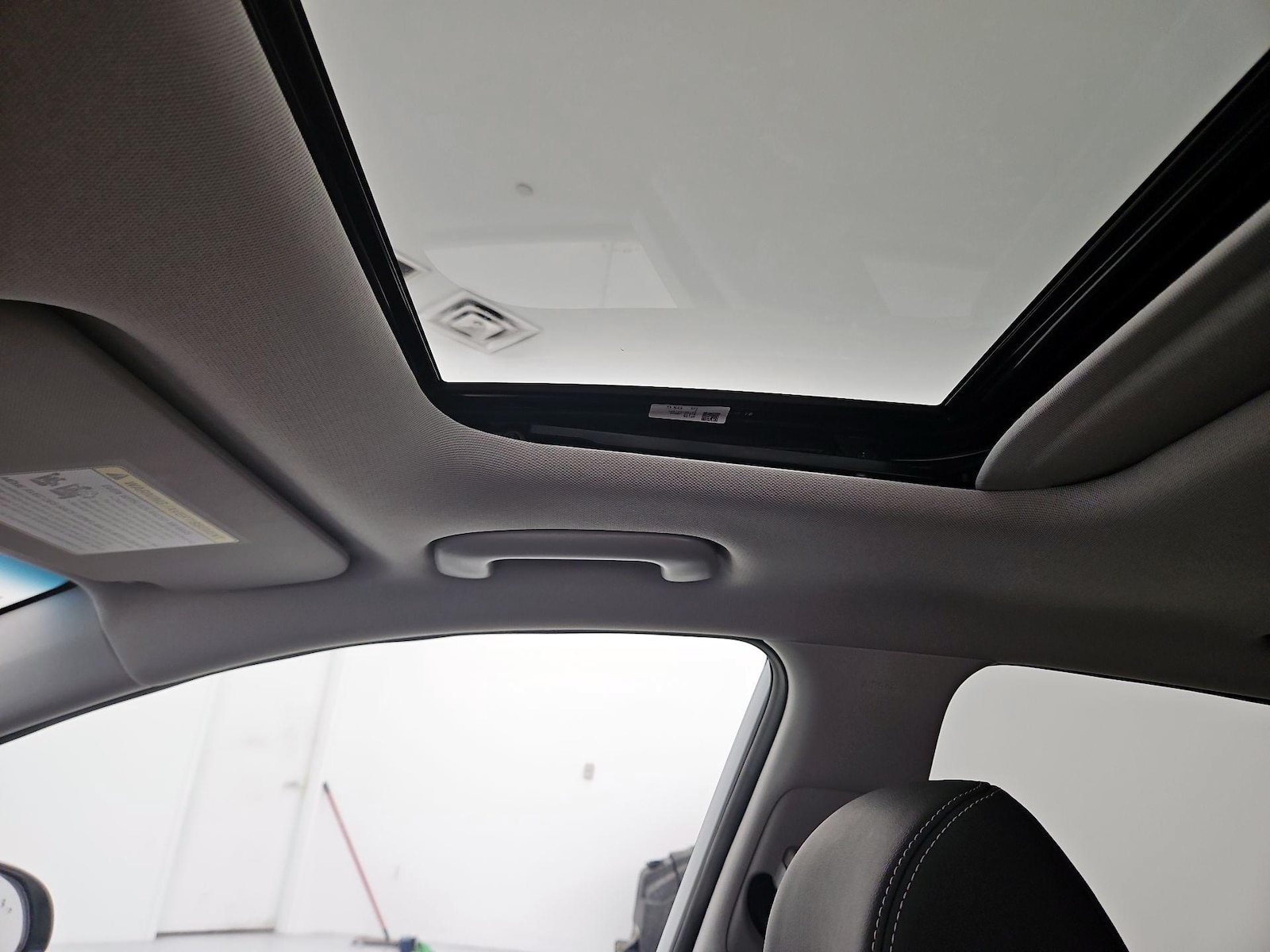 Sunroof(s) & Overhead Airbags