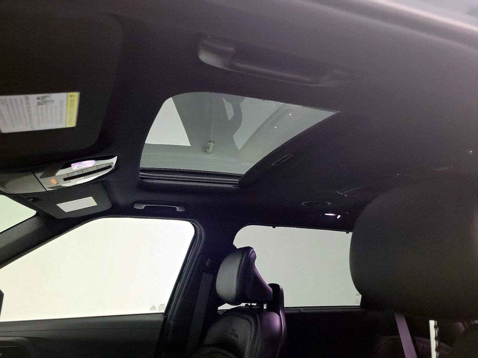 Sunroof(s) & Overhead Airbags