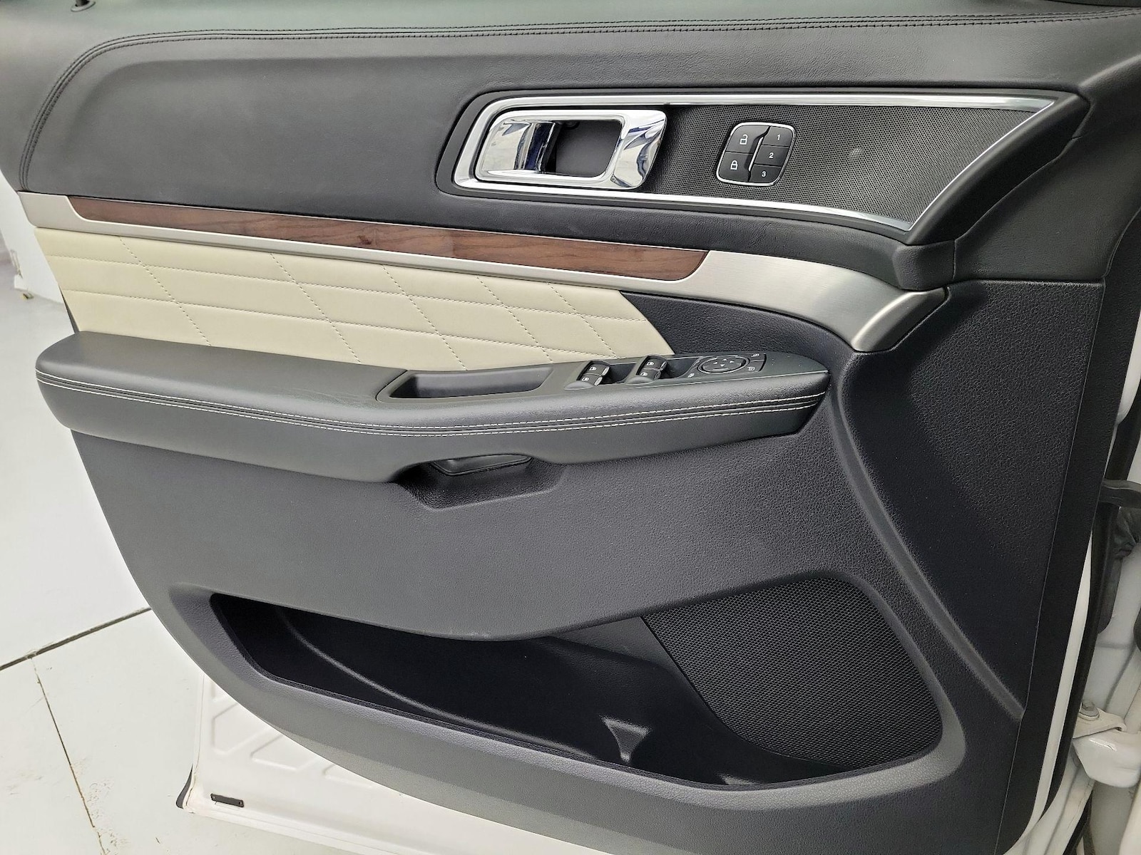 2019 Ford Explorer Platinum - Photo 13